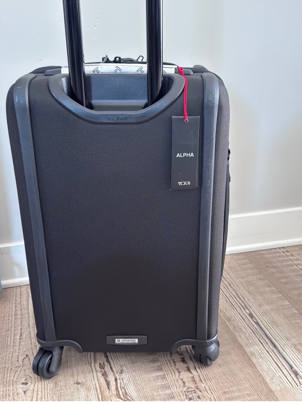 Tumi Alpha 3 22" International Carry-On
Spinner Pockets Dual Access 4 Wheeled 🏖️ - Picture 8 of 14